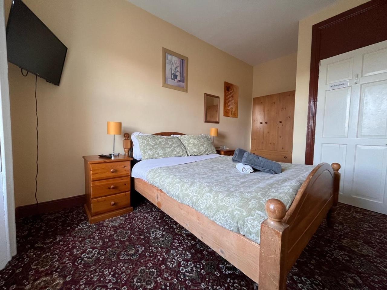 Cashel Town Center Inn ภายนอก รูปภาพ